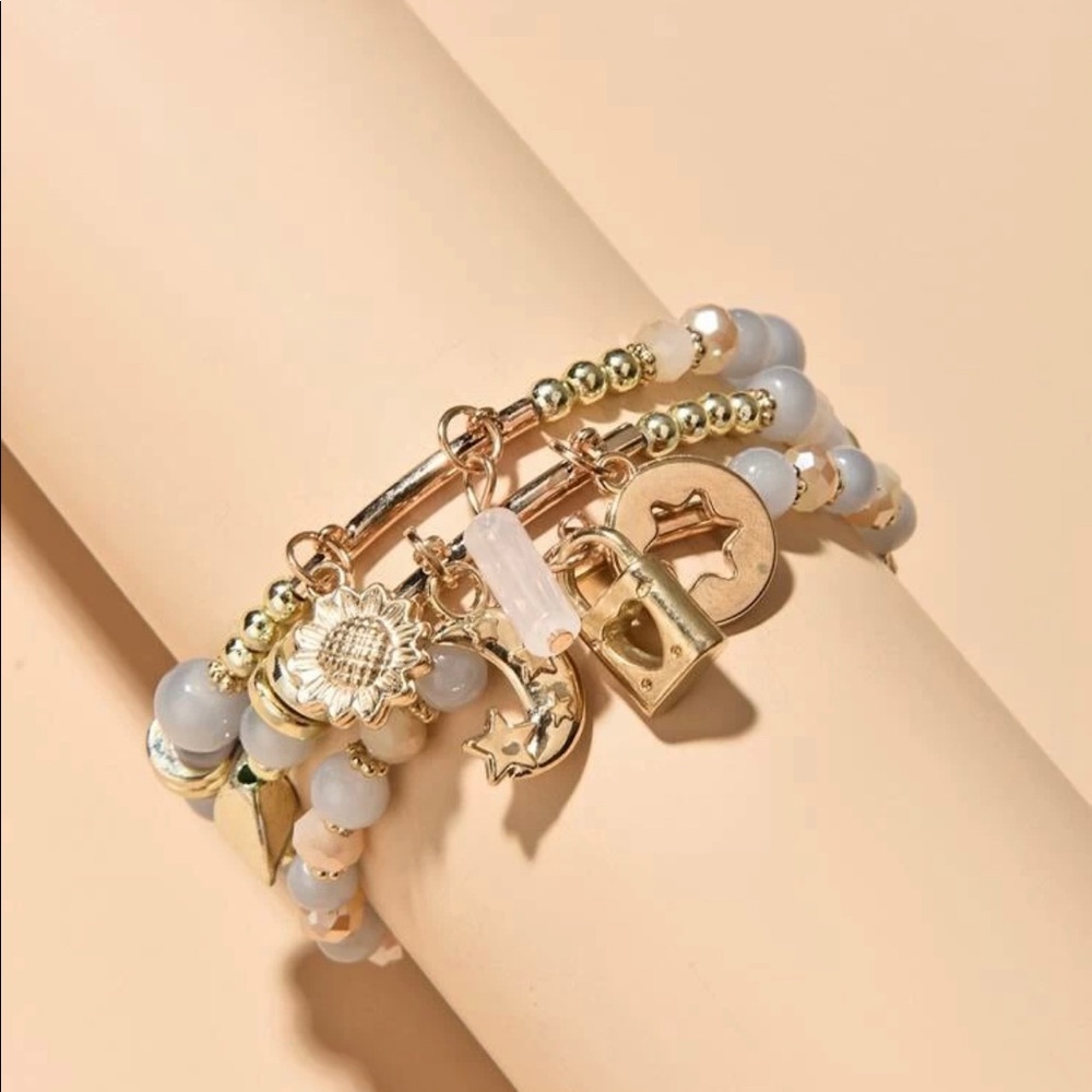 Lock charm beaded bracelet